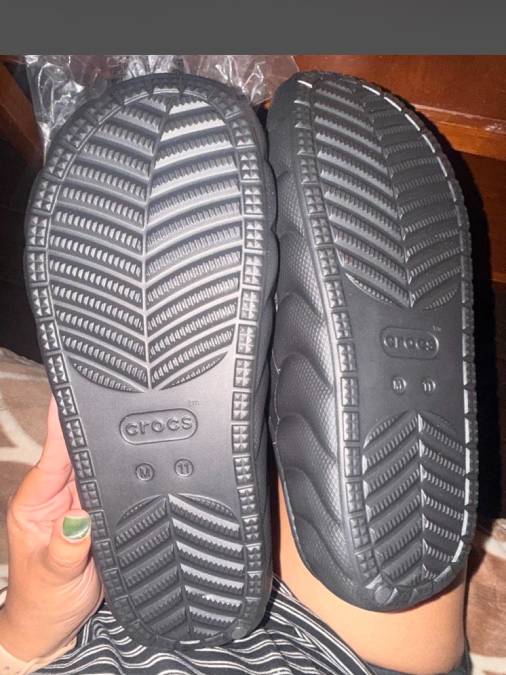 CROCS Men's Classic Cozzy Overpuff Slide in Black - Picture 7 of 7